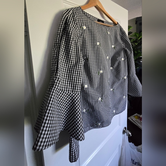 XL peek shoulder top by Alyx - Picture 3 of 6